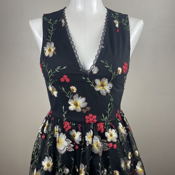 Alice + Olivia Becca Pouf Dress Embroidered Flower Black Dress Size 0 - Picture 3 of 13